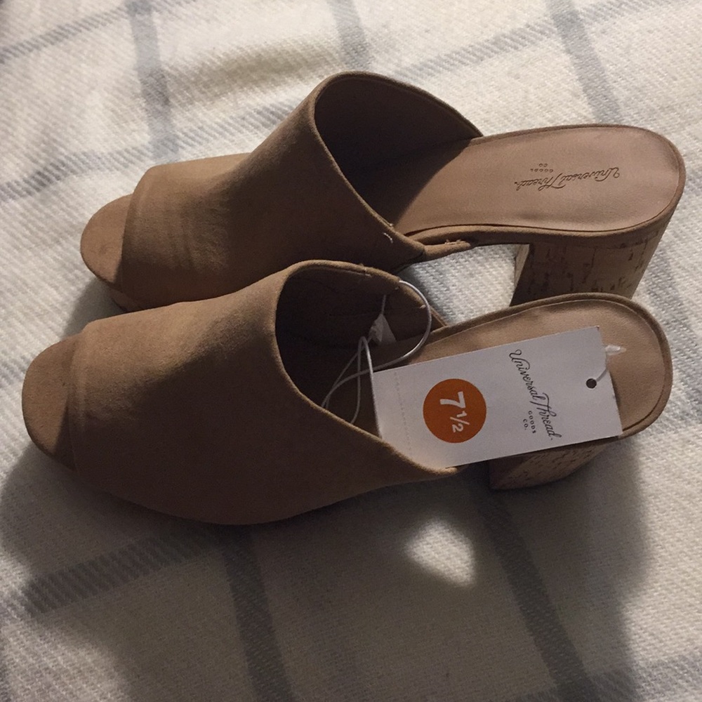 Universal Thread Cognac Michelle Wedges NWT